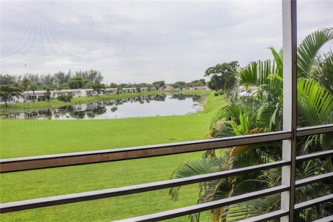 Condo in West Palm Beach, Florida, 2 bedrooms  № 1375022 - photo 13