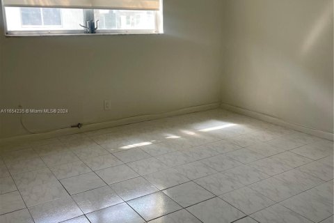 Condo in Hallandale Beach, Florida, 1 bedroom  № 1375019 - photo 9