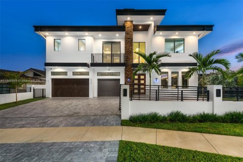 Villa ou maison à vendre à Lighthouse Point, Floride: 5 chambres, 435.53 m2 № 1059405 - photo 1