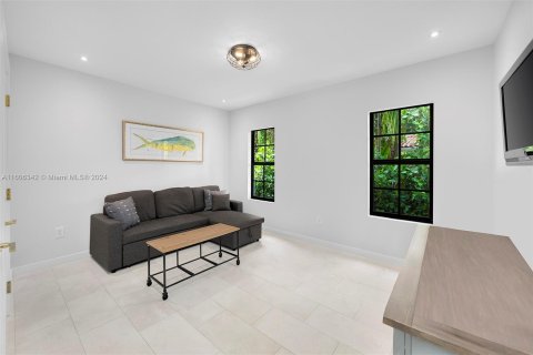 House in Coral Gables, Florida 5 bedrooms, 309.09 sq.m. № 1227171 - photo 19