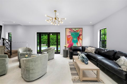 House in Coral Gables, Florida 5 bedrooms, 309.09 sq.m. № 1227171 - photo 11