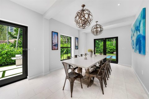 House in Coral Gables, Florida 5 bedrooms, 309.09 sq.m. № 1227171 - photo 13