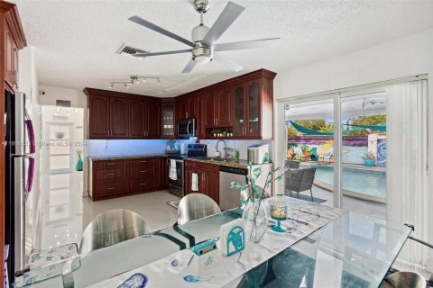 House in North Lauderdale, Florida 4 bedrooms, 127.28 sq.m. № 1227170 - photo 14