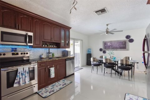 Villa ou maison à vendre à North Lauderdale, Floride: 4 chambres, 127.28 m2 № 1227170 - photo 16