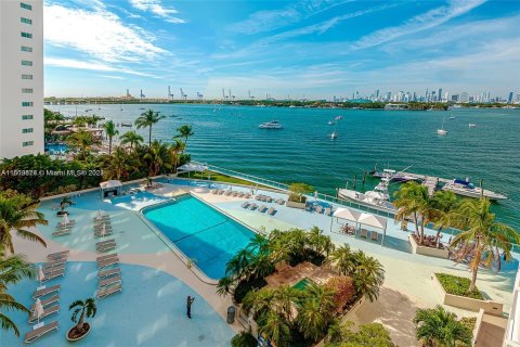 Condo in Miami Beach, Florida, 1 bedroom  № 1240931 - photo 17