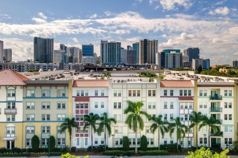 Condo in Fort Lauderdale, Florida, 1 bedroom  № 1208228 - photo 1