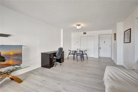 Condominio en venta en Hollywood, Florida, 1 dormitorio, 78.41 m2 № 1402890 - foto 7