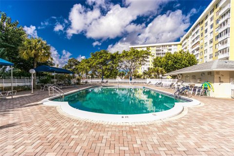 Condominio en venta en Hollywood, Florida, 1 dormitorio, 78.41 m2 № 1402890 - foto 4