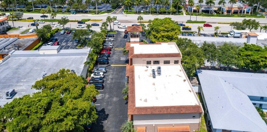 Commercial property in Pompano Beach, Florida № 1055129