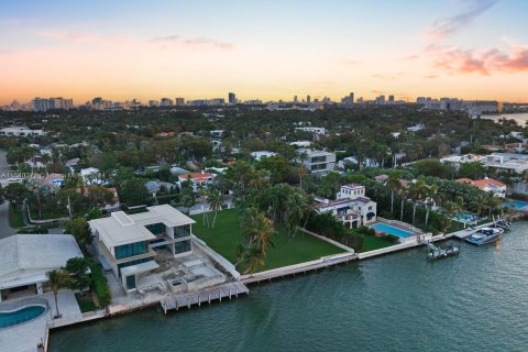 Casa en venta en Miami Beach, Florida, 7 dormitorios, 812.06 m2 № 1035362 - foto 23