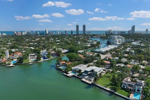 Casa en venta en Miami Beach, Florida, 7 dormitorios, 812.06 m2 № 1035362 - foto 17