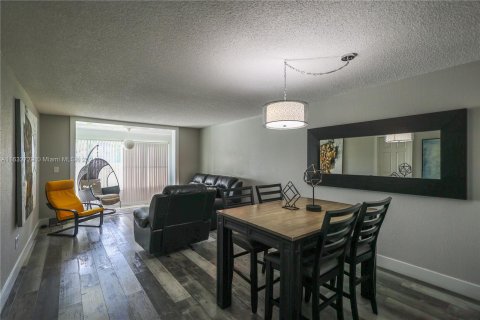 Condo in Sunrise, Florida, 1 bedroom  № 1293645 - photo 7