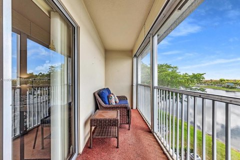 Condominio en venta en Pembroke Pines, Florida, 1 dormitorio, 65.22 m2 № 1227225 - foto 2