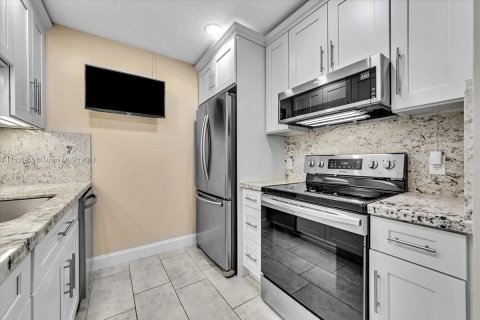Condominio en venta en Pembroke Pines, Florida, 1 dormitorio, 65.22 m2 № 1227225 - foto 19