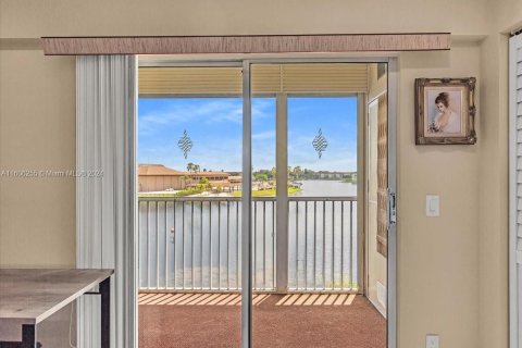 Condominio en venta en Pembroke Pines, Florida, 1 dormitorio, 65.22 m2 № 1227225 - foto 11
