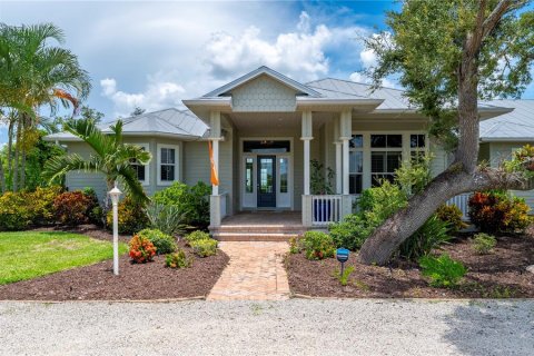 Villa ou maison à vendre à Punta Gorda, Floride: 4 chambres, 432.18 m2 № 1285754 - photo 8