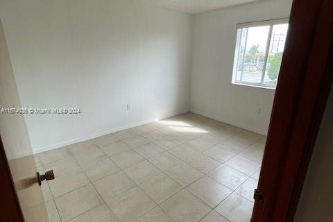 Casa en venta en Miami, Florida, 5 dormitorios, 186.55 m2 № 1397755 - foto 13