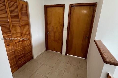 Casa en venta en Miami, Florida, 5 dormitorios, 186.55 m2 № 1397755 - foto 11