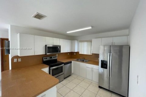 Casa en venta en Miami, Florida, 5 dormitorios, 186.55 m2 № 1397755 - foto 5