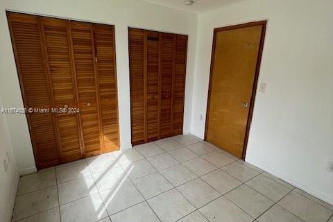 Casa en venta en Miami, Florida, 5 dormitorios, 186.55 m2 № 1397755 - foto 8