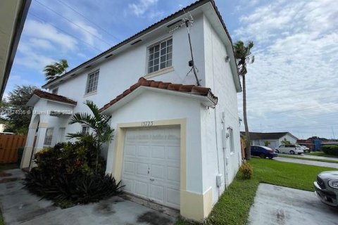 Casa en venta en Miami, Florida, 5 dormitorios, 186.55 m2 № 1397755 - foto 1