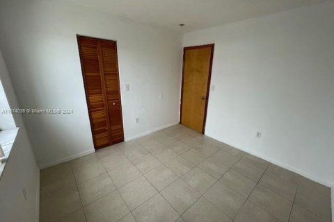 Casa en venta en Miami, Florida, 5 dormitorios, 186.55 m2 № 1397755 - foto 16