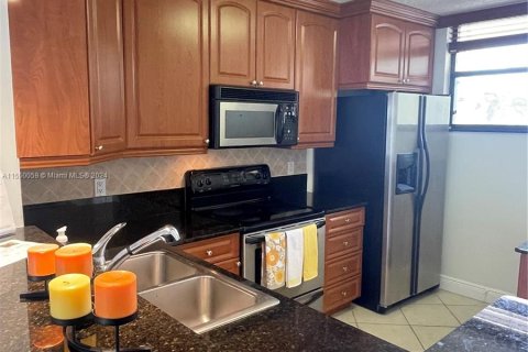 Condo in Oakland Park, Florida, 2 bedrooms  № 1060973 - photo 6