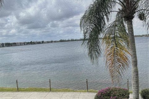 Condo in Oakland Park, Florida, 2 bedrooms  № 1060973 - photo 24