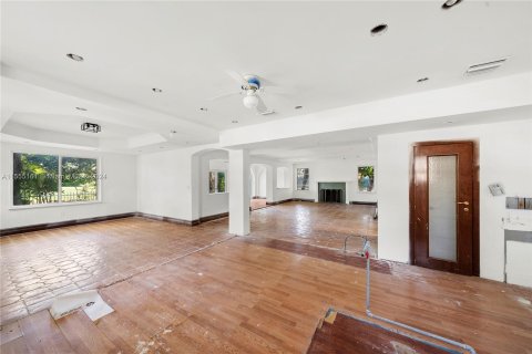 House in Miami Beach, Florida 5 bedrooms, 349.5 sq.m. № 1076380 - photo 16