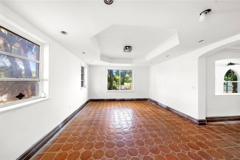 House in Miami Beach, Florida 5 bedrooms, 349.5 sq.m. № 1076380 - photo 17