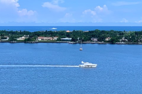 Condo in West Palm Beach, Florida, 2 bedrooms  № 1047640 - photo 14