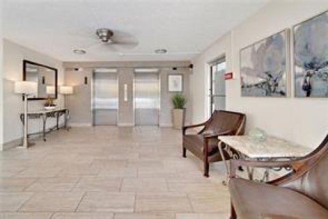 Condo in Fort Lauderdale, Florida, 2 bedrooms  № 1040562 - photo 1