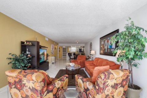 Condo in Fort Lauderdale, Florida, 2 bedrooms  № 1040562 - photo 23