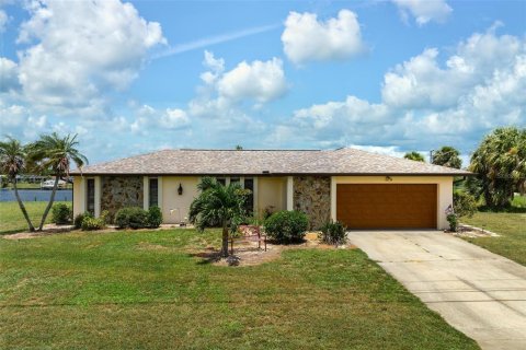 House in Port Charlotte, Florida 2 bedrooms, 143.44 sq.m. № 1300335 - photo 1