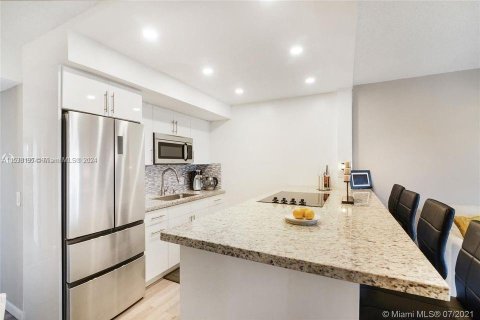 Condominio en venta en Pembroke Pines, Florida, 1 dormitorio, 63.64 m2 № 1033347 - foto 3