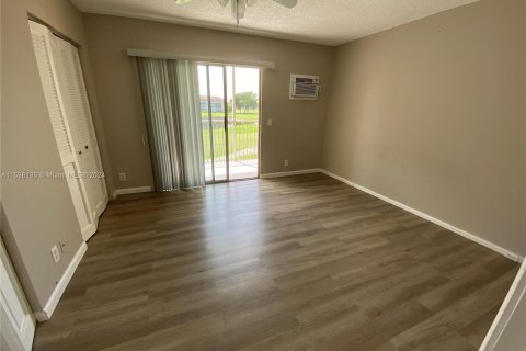 Condominio en venta en Pembroke Pines, Florida, 1 dormitorio, 63.64 m2 № 1033347 - foto 11
