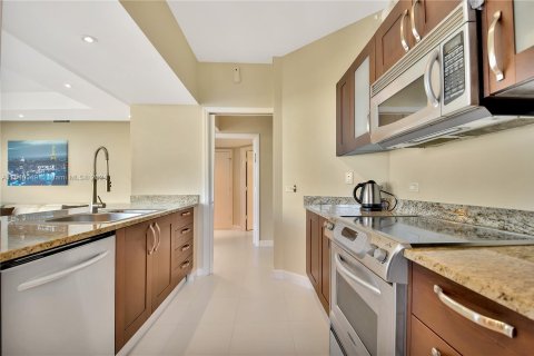 Condo in Aventura, Florida, 2 bedrooms  № 1033286 - photo 11