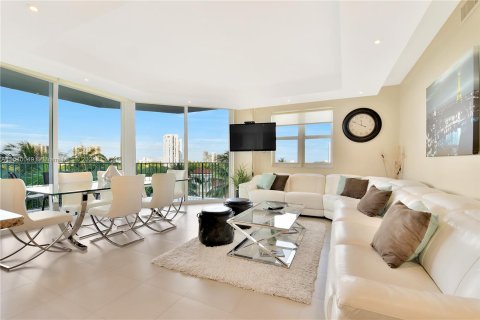 Condominio en venta en Aventura, Florida, 2 dormitorios, 121.89 m2 № 1033286 - foto 3