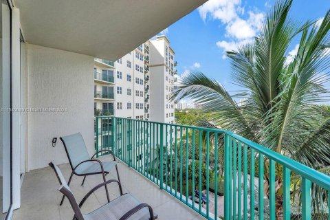 Condo in Aventura, Florida, 2 bedrooms  № 1033286 - photo 25