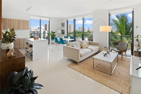 Condo in Aventura, Florida, 2 bedrooms  № 1076570 - photo 1