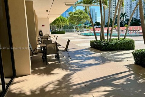 Copropriété à vendre à Sunny Isles Beach, Floride: 1 chambre, 65.5 m2 № 1098169 - photo 22