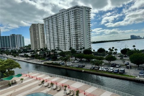 Condo in Sunny Isles Beach, Florida, 1 bedroom  № 1098169 - photo 3