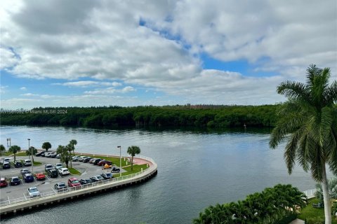 Copropriété à vendre à Sunny Isles Beach, Floride: 1 chambre, 65.5 m2 № 1098169 - photo 1