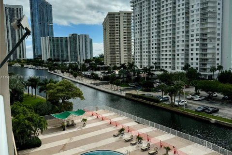 Copropriété à vendre à Sunny Isles Beach, Floride: 1 chambre, 65.5 m2 № 1098169 - photo 18