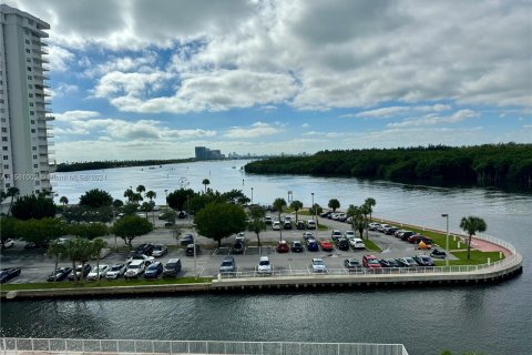 Condo in Sunny Isles Beach, Florida, 1 bedroom  № 1098169 - photo 2