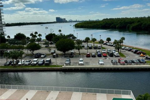 Condominio en venta en Sunny Isles Beach, Florida, 1 dormitorio, 65.5 m2 № 1098169 - foto 19