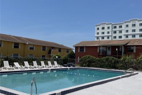 Condo in Orlando, Florida, 2 bedrooms  № 1307987 - photo 14