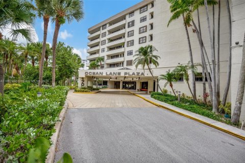 Condo in Key Biscayne, Florida, 2 bedrooms  № 1384279 - photo 15