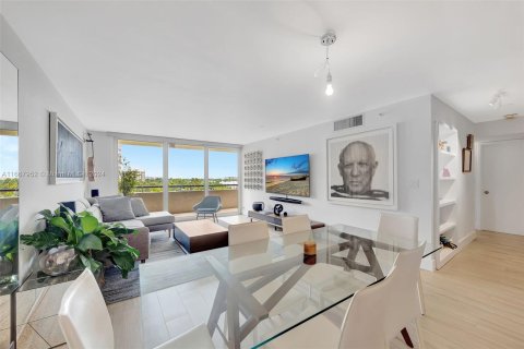 Condo in Key Biscayne, Florida, 2 bedrooms  № 1384279 - photo 13