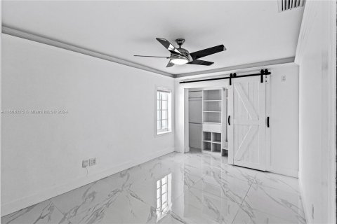 Casa en venta en Miami, Florida, 3 dormitorios, 234.95 m2 № 1384367 - foto 14